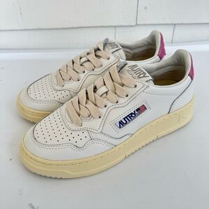 Autry Medalist Low Sneaker White Pink size 35